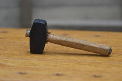 Dollhouse Scale Model Hammer & Nails [STT 773]